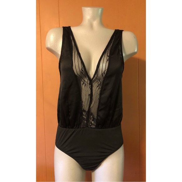NWT Pretty Little Things Black Lace Insert Plunge Thong Bodysuit, 0 - Picture 3 of 11